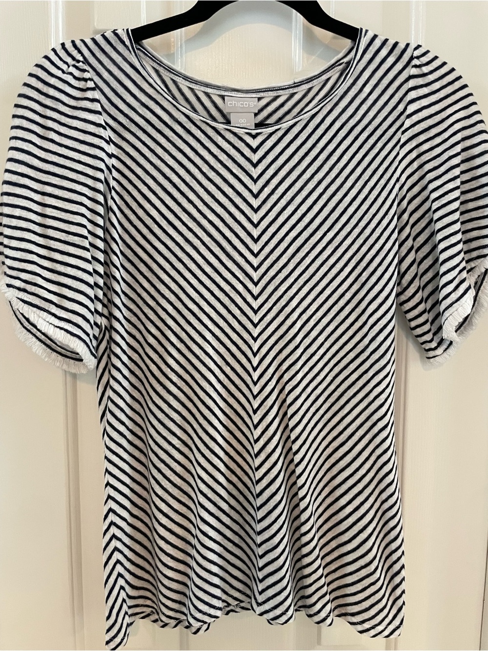 Chico's Black & White Diagonal Stripe Puff Sleeve Tee